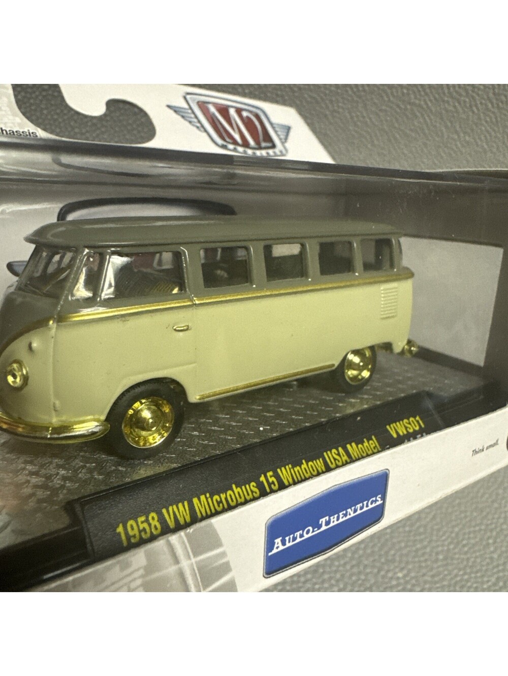 M2 Machines Auto-Thentics 1958 VW Microbus 15 Window USA VWS01 CHASE Limit 1,000